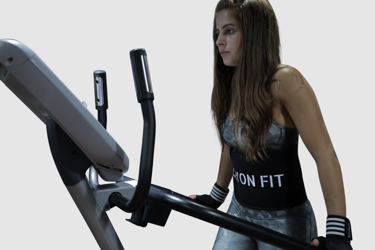 women using a trimmer belt to sweat and lose weight